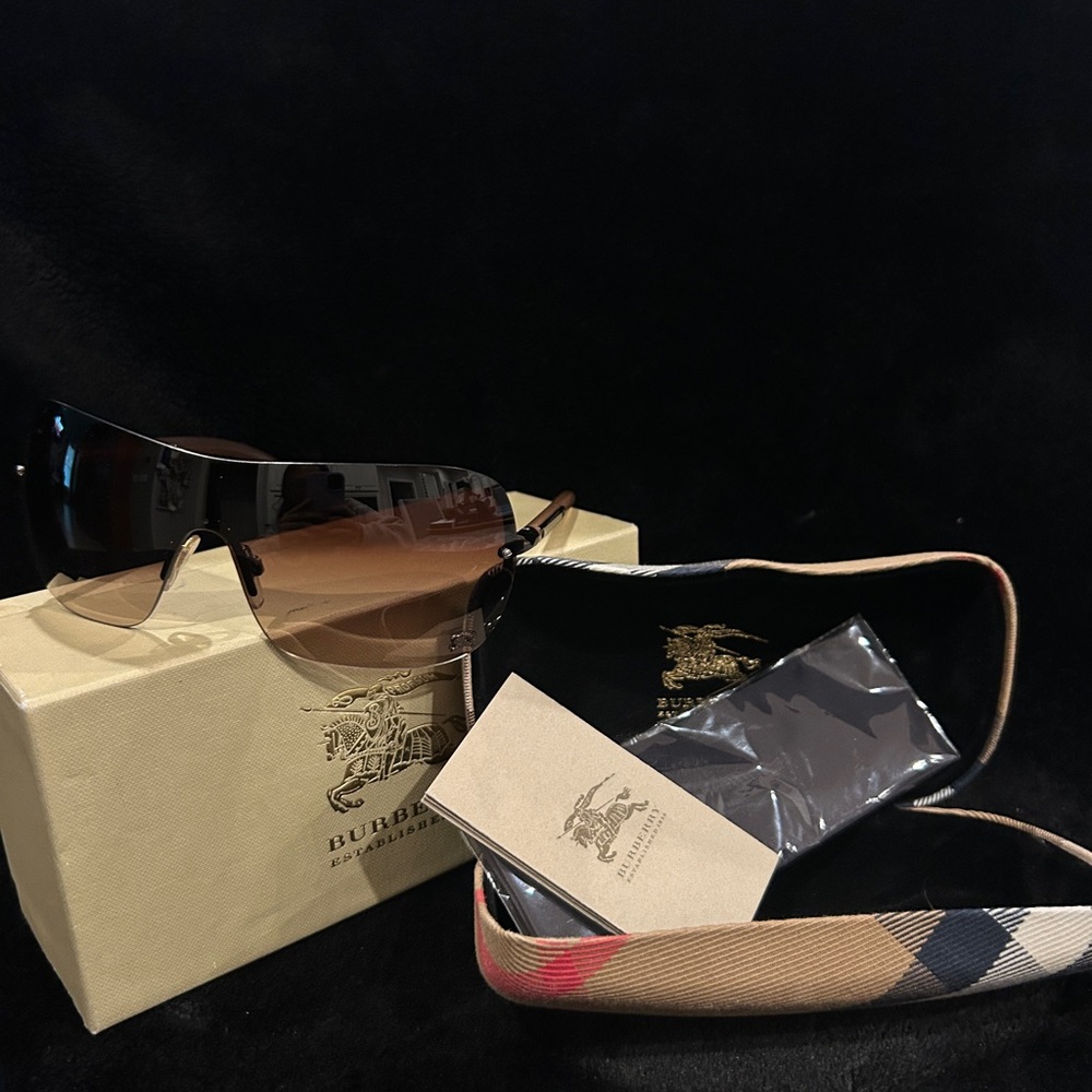 Burberry Brown Sunglasses Chic Accessory
